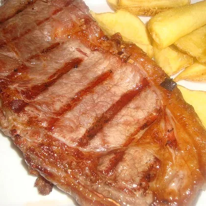 Entrecot de vaca a la brasa con patatas